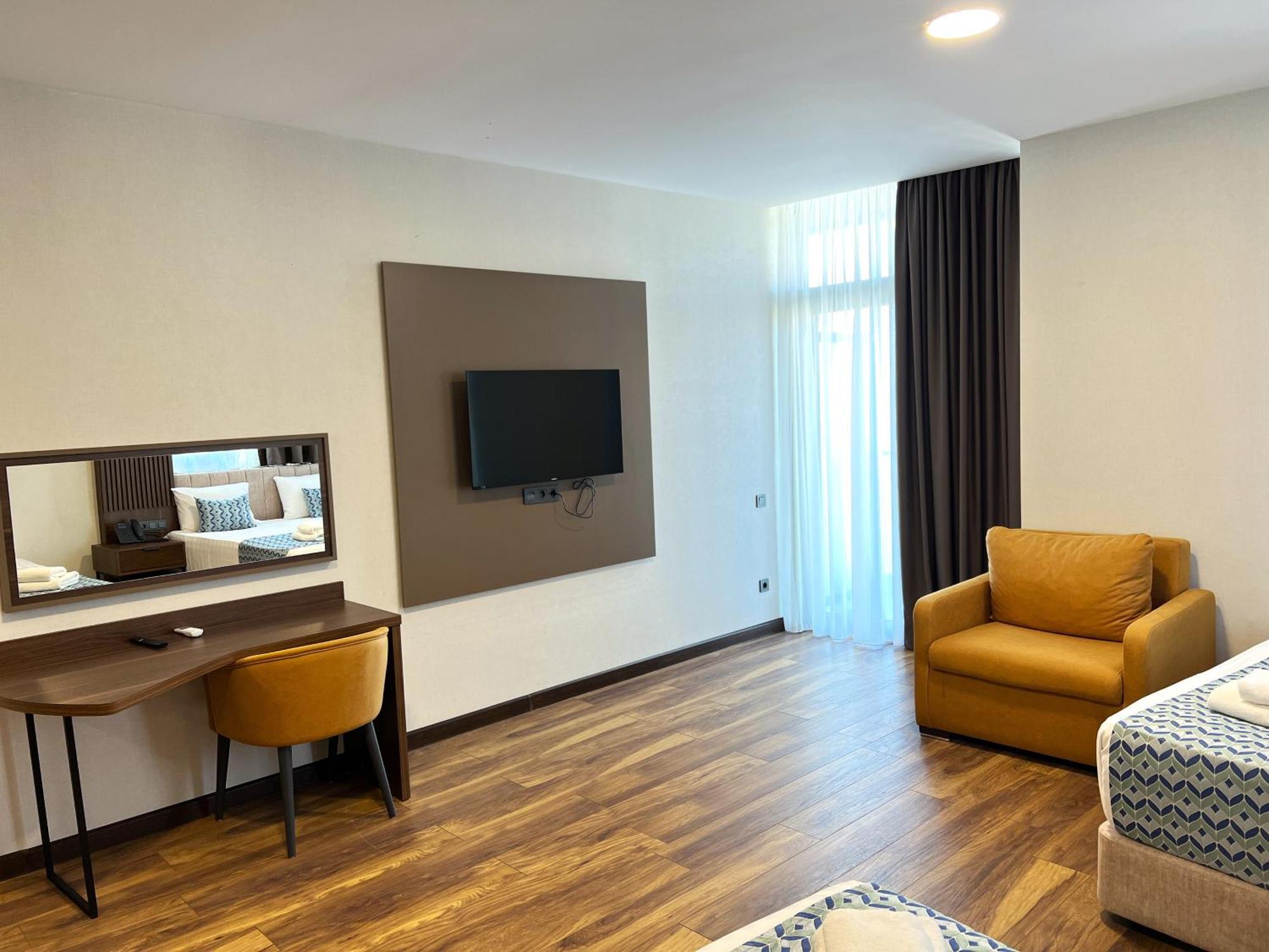Navi Otel 4*